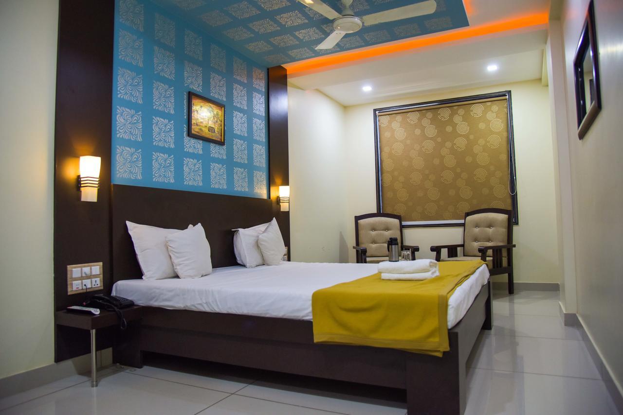 Hotel Tulsi Residency 普杰 外观 照片