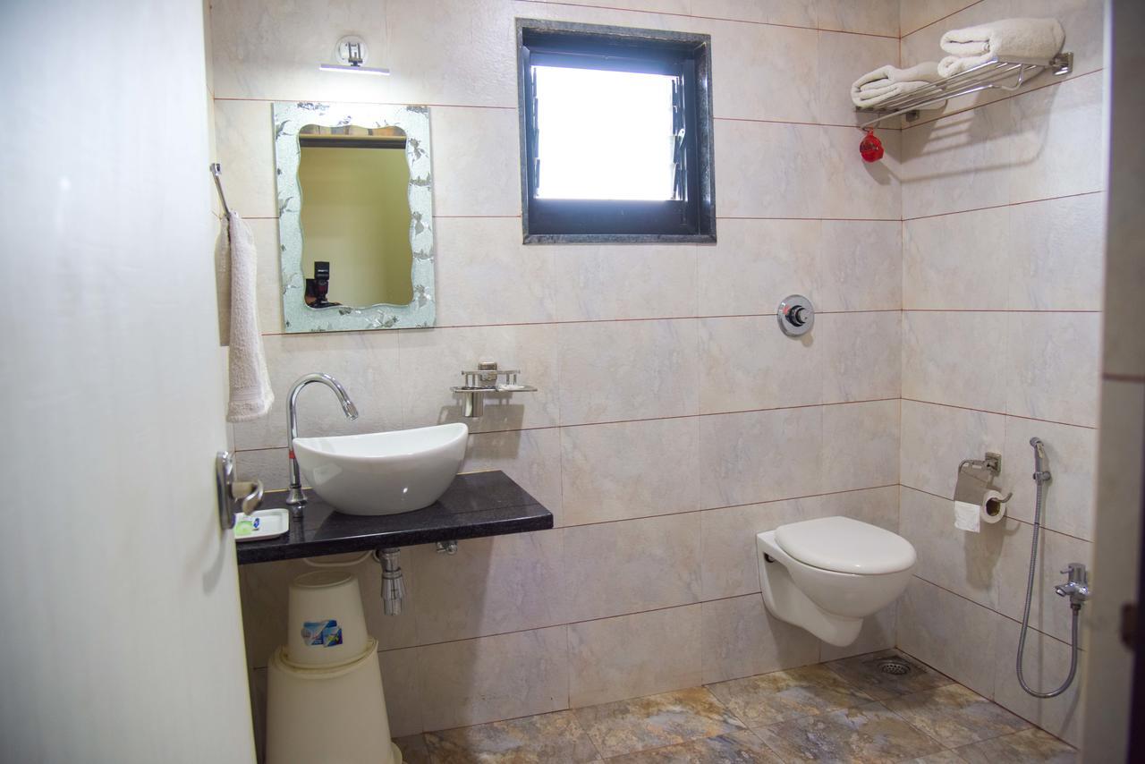 Hotel Tulsi Residency 普杰 外观 照片