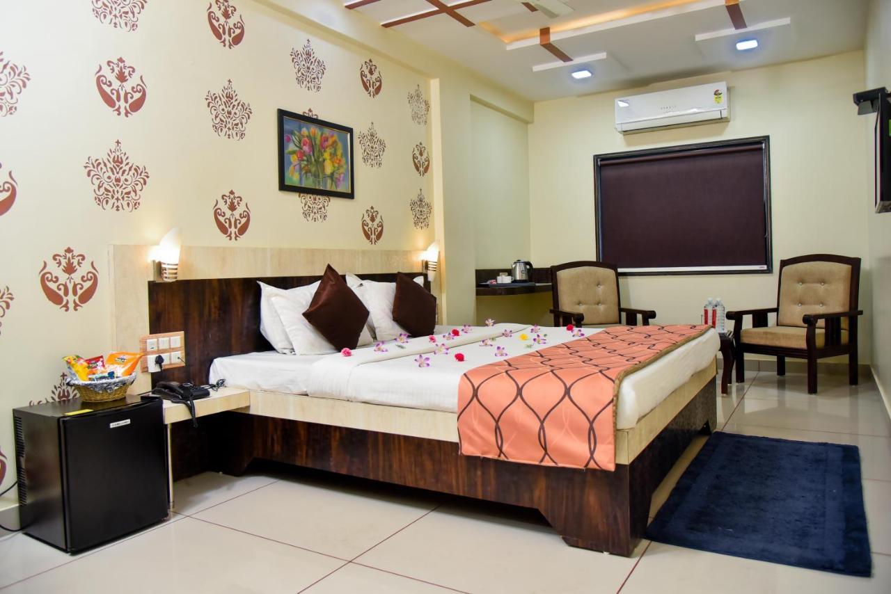 Hotel Tulsi Residency 普杰 外观 照片