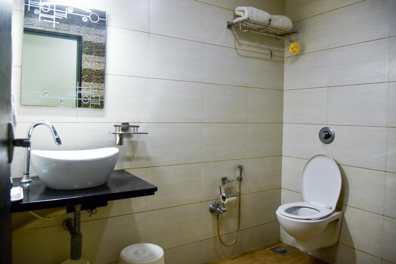 Hotel Tulsi Residency 普杰 外观 照片